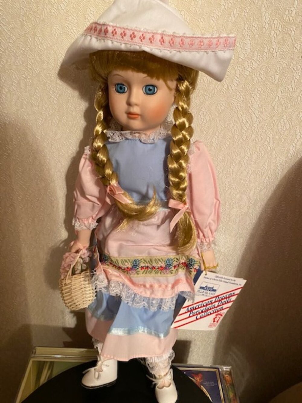 Ellis Island American Dreams Porcelain Musical Doll - Holland - Mariel